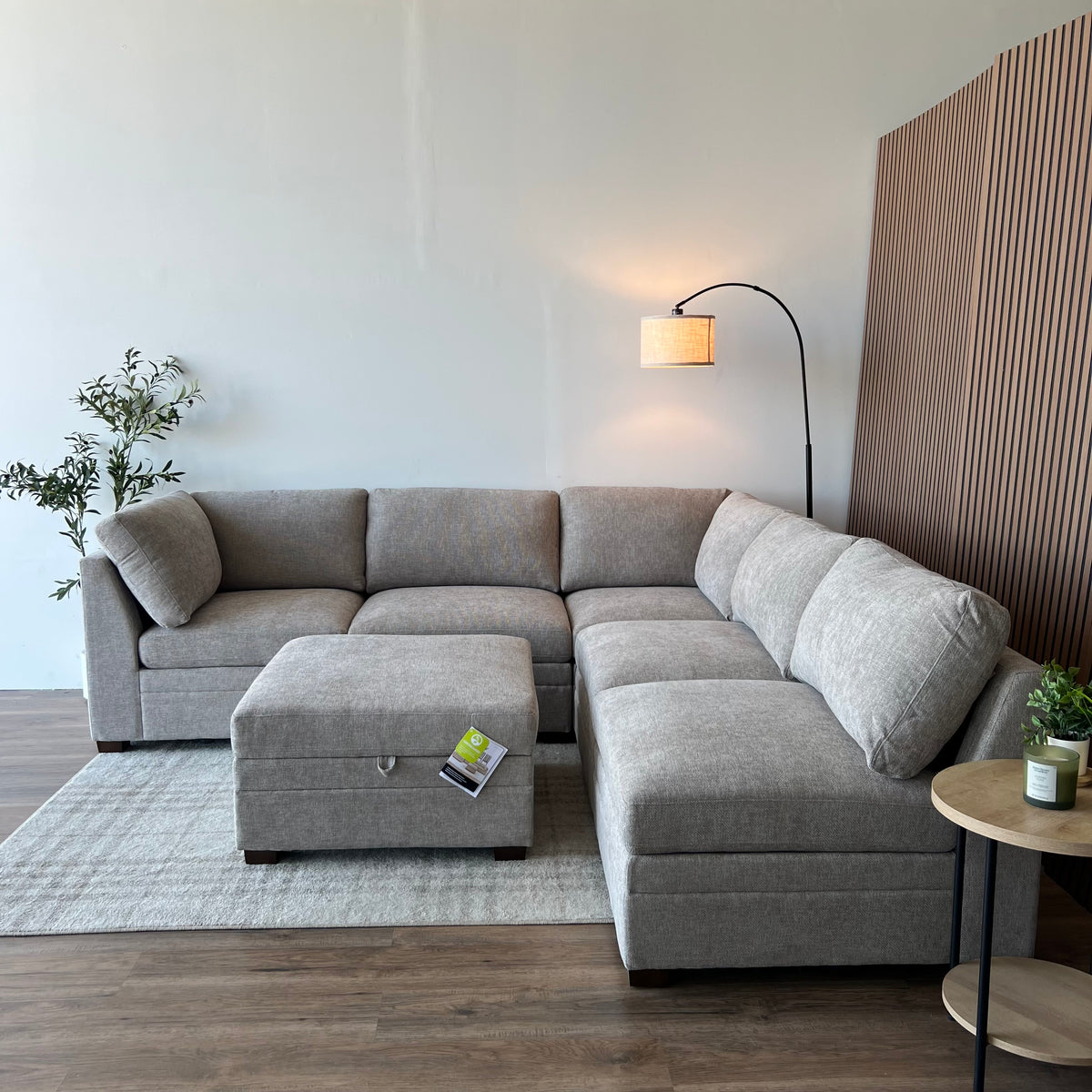 New Thomasville Tinsdale 6-Piece Modular Sectional Couch