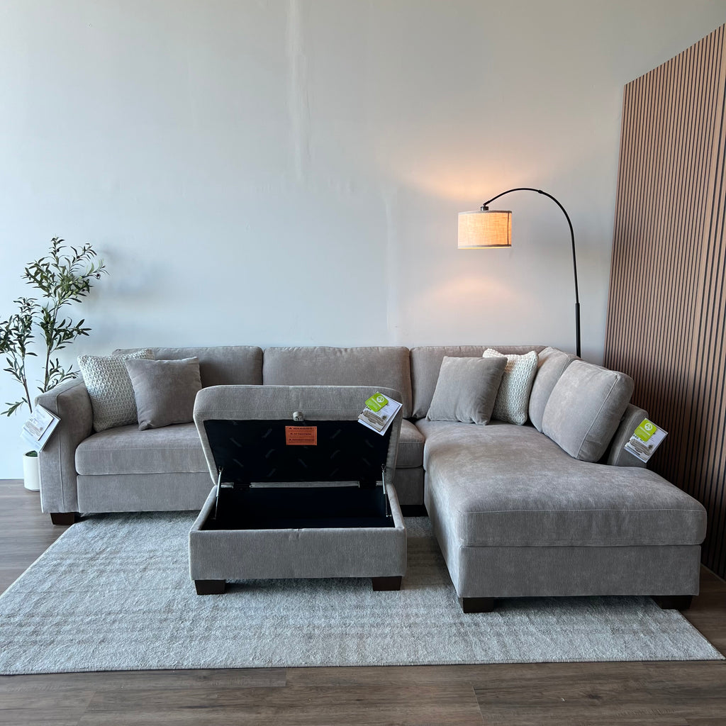 New Thomasville Walsen Sectional with Storage Ottoman