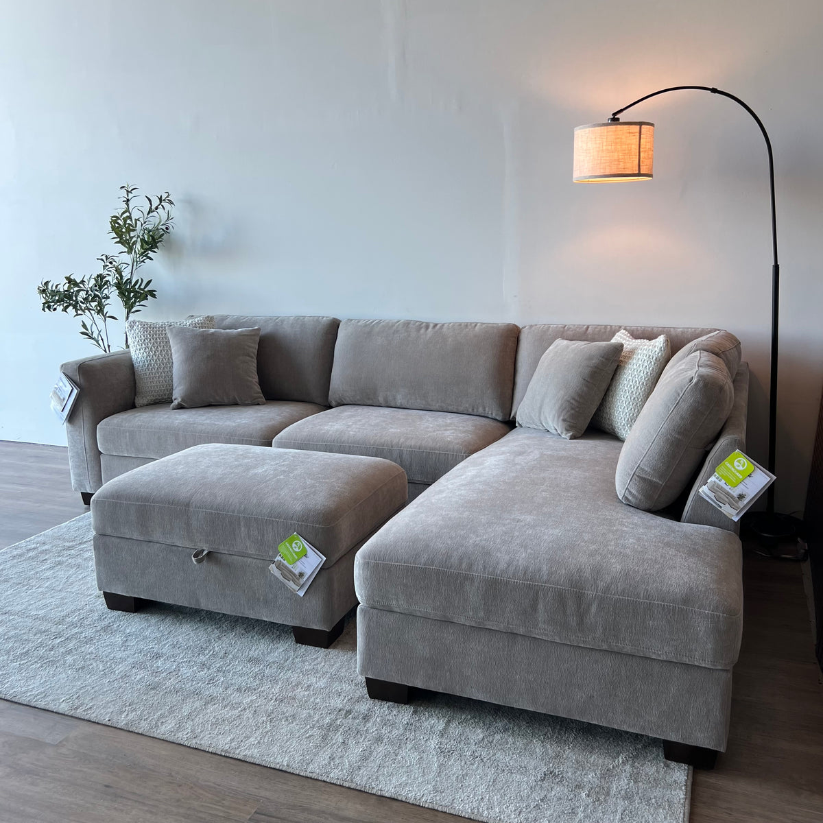 New Thomasville Walsen Sectional with Storage Ottoman