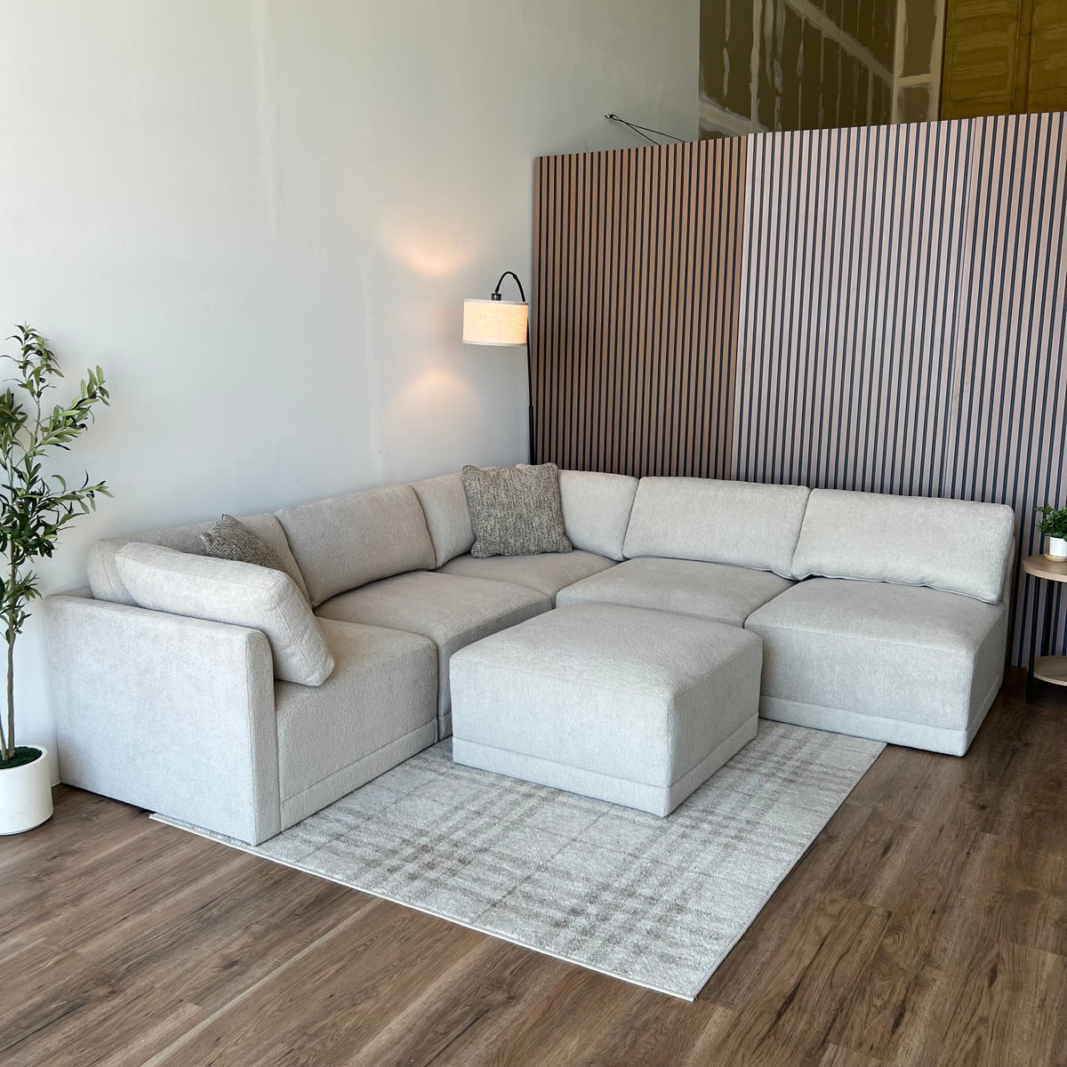 Thomasville Fallon 6-Piece Modular Sectional Couch