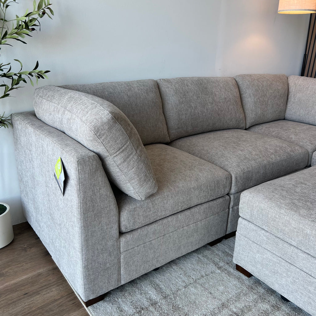 New Thomasville Tinsdale 6-Piece Modular Sectional Couch