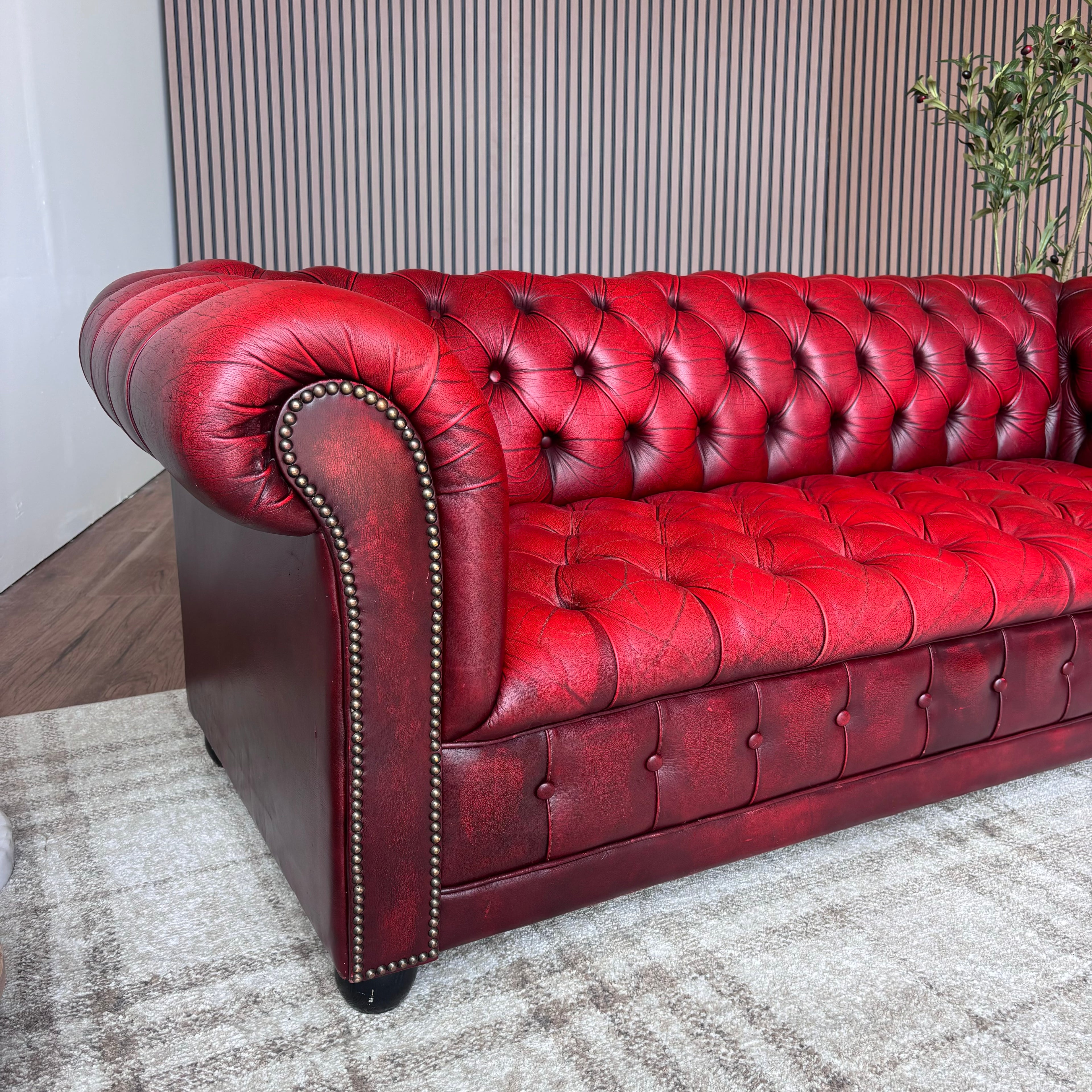 Vintage Tufted Leather Chesterfield Sofa in Burgundy